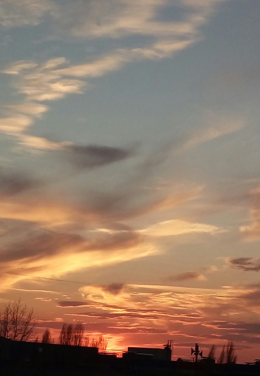 Olga06207185's tweet photo. @DebbieDriver15 I have such a sunset.😊 https://t.co/6MbrcgqgTi