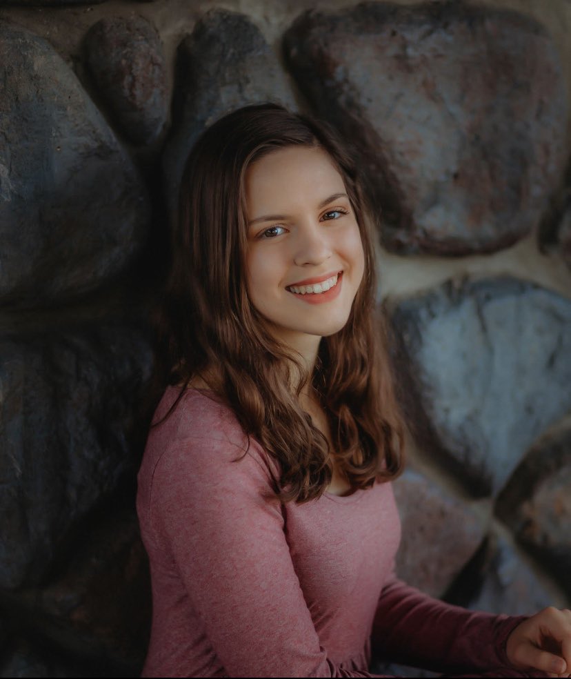 ChoirLakes's tweet photo. CLHS Senior Choir Spotlight
Michaela Stimson is a 4 year choir member who was named to our M8 All Conference Choir. She will be attending UW River Falls &amp; majoring in Psychology. Her activities included Musicals &amp; Variety Shows. Favorite part of choir were friends.
#gonnamissyou https://t.co/dizBtBCC85