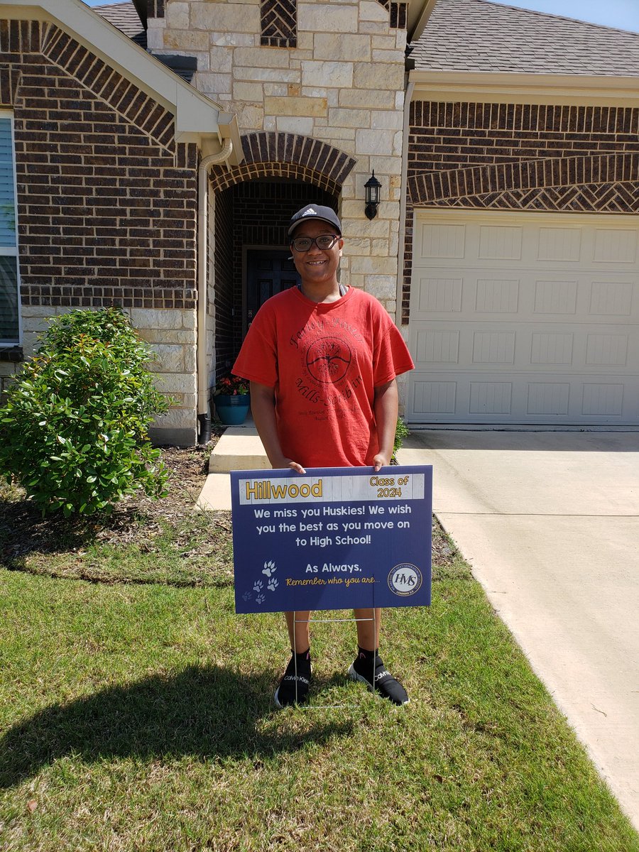 slgeorge86's tweet photo. Last stop! I am so proud of you!!! #HMSCLASSOF2024 @HillwoodMS https://t.co/uOQWLJUOWx
