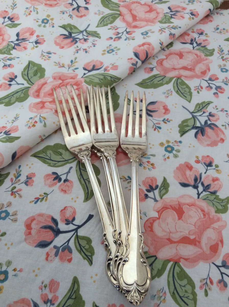 ChowwithMe's tweet photo. GORGEOUS Shabby Chic Floral Cloth Napkins, Peach and Mint Green, Set of 4, Farmhouse Chic, Weddings, Events and Everyday Meals, by Chow with ME https://t.co/LfUn5aEwwD #etsy #etsysuccess #summertabledecor #clothnapkins #reusablenapkins #cottonnapkins #chowwithme https://t.co/y3hHeGrzhN