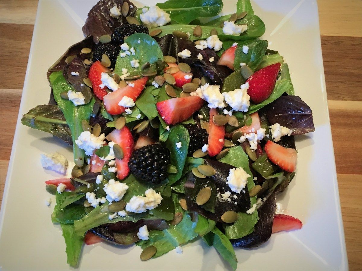 CookSoup2Nuts's tweet photo. My Berry Poblano Salad with Honey Lime Dressing is light, sweet, a little spicy, crunchy and delicious. Toss your favorite greens in a honey lime dressing with fresh strawberries, blackberries, and zesty roasted poblano peppers  https://t.co/GieRrhnt1x https://t.co/LK6DHxqrHw