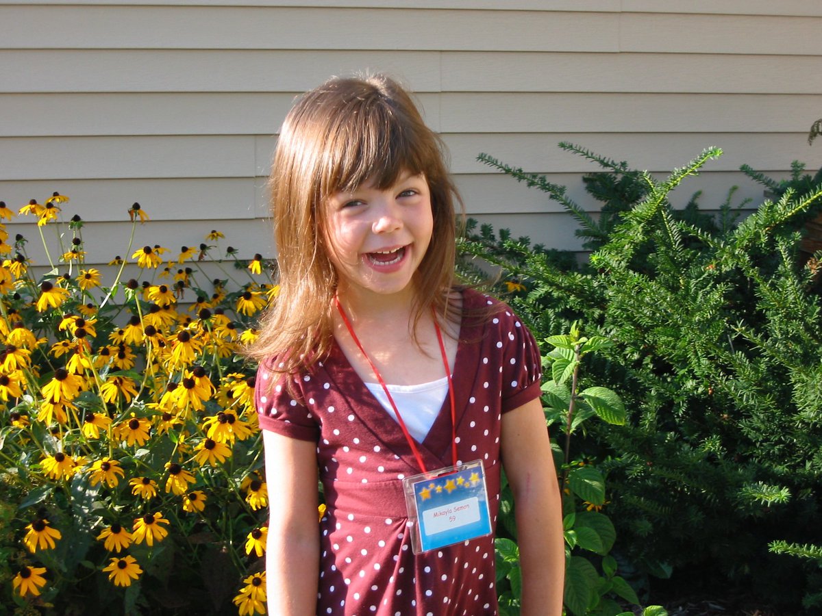 MikMalMommy's tweet photo. Graduation week! Check out this cutie on her first day of kindergarten!  @_Mikayla_S_ #IUBound https://t.co/TTT2PBR8CY