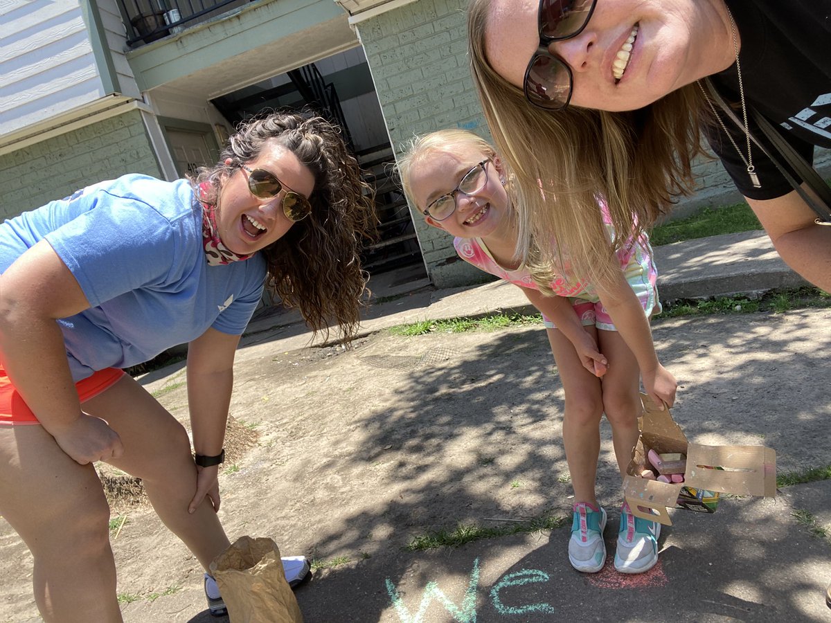 Enjoyed some more Texans tagging for students! <a href="/NikkiSIOPCC/">Nikki Bhuyan</a> and my little helper went out and even got busted by C/O ‘20 Nia Daxon!! <a href="/VReyes15/">Vanessa Reyes</a> <a href="/SamRayburn_HS/">Sam Rayburn High School</a> <a href="/TexanTagTeam/">Texan Tag Team</a>