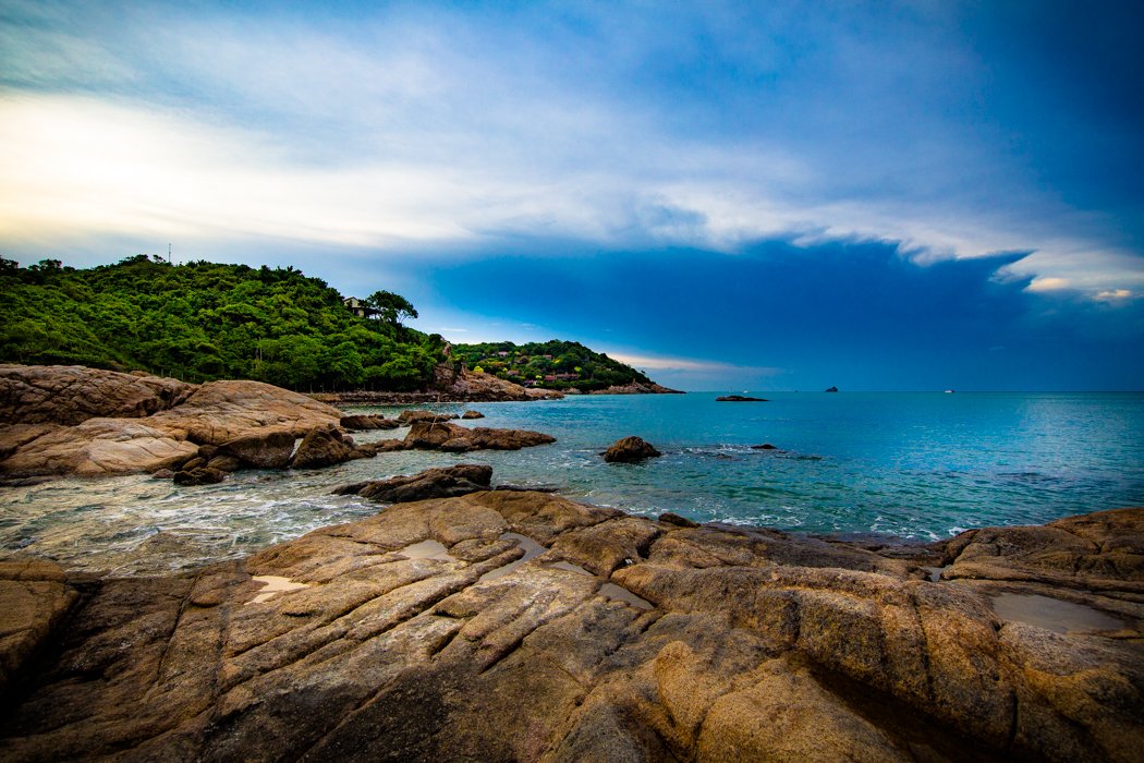 rawtography's tweet photo. As I sit in quarantine on a rainy day, I day-dreaming back to the gorgeous crystal blue waters of Koh Samui, Thailand.  The day we ventured out onto this beautiful beach, we had a chance to walk both the sandy and rocky coast and even kayak out to the anchored ships. https://t.co/vcUqVPTT3m