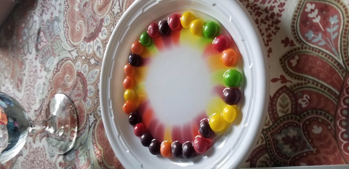 YMA_PKthrough12's tweet photo. Sienna’s rainbow project #7gradescience https://t.co/qSFdxQTk5z
