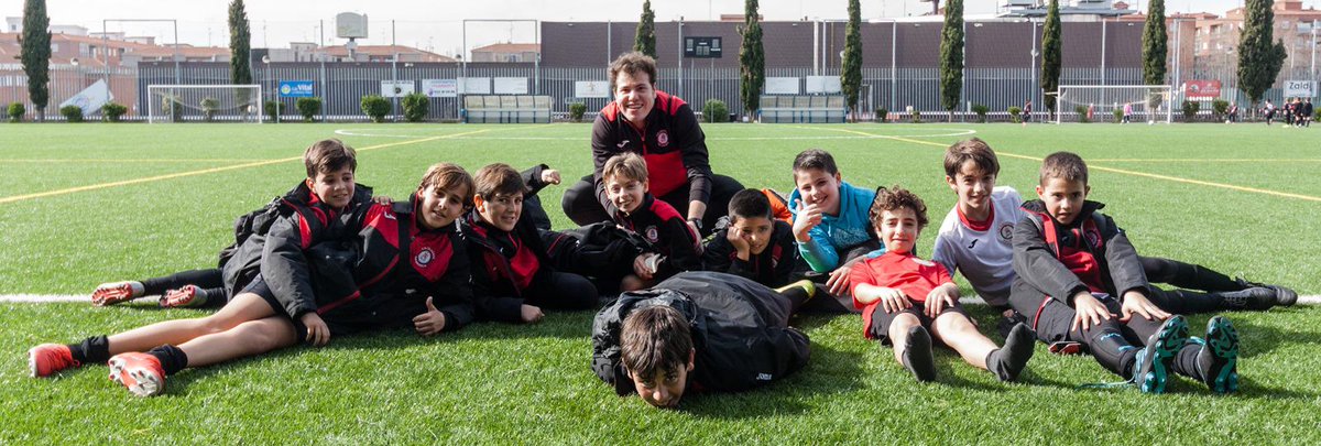 cdcalasanzsal's tweet photo. ¿Tenéis ganas de volver? Nosotros muchas!! Ganas de volver a disfrutar con nuestros amigos y compañeros, del deporte, del balón, de los partidos del fin de semana, de los madrugones del sábado...¡Tenemos ganas de veros a tod@s! Ya queda menos⚽🏀#Deporte #Calasanz #Salamanca https://t.co/3oeDmkiW1l