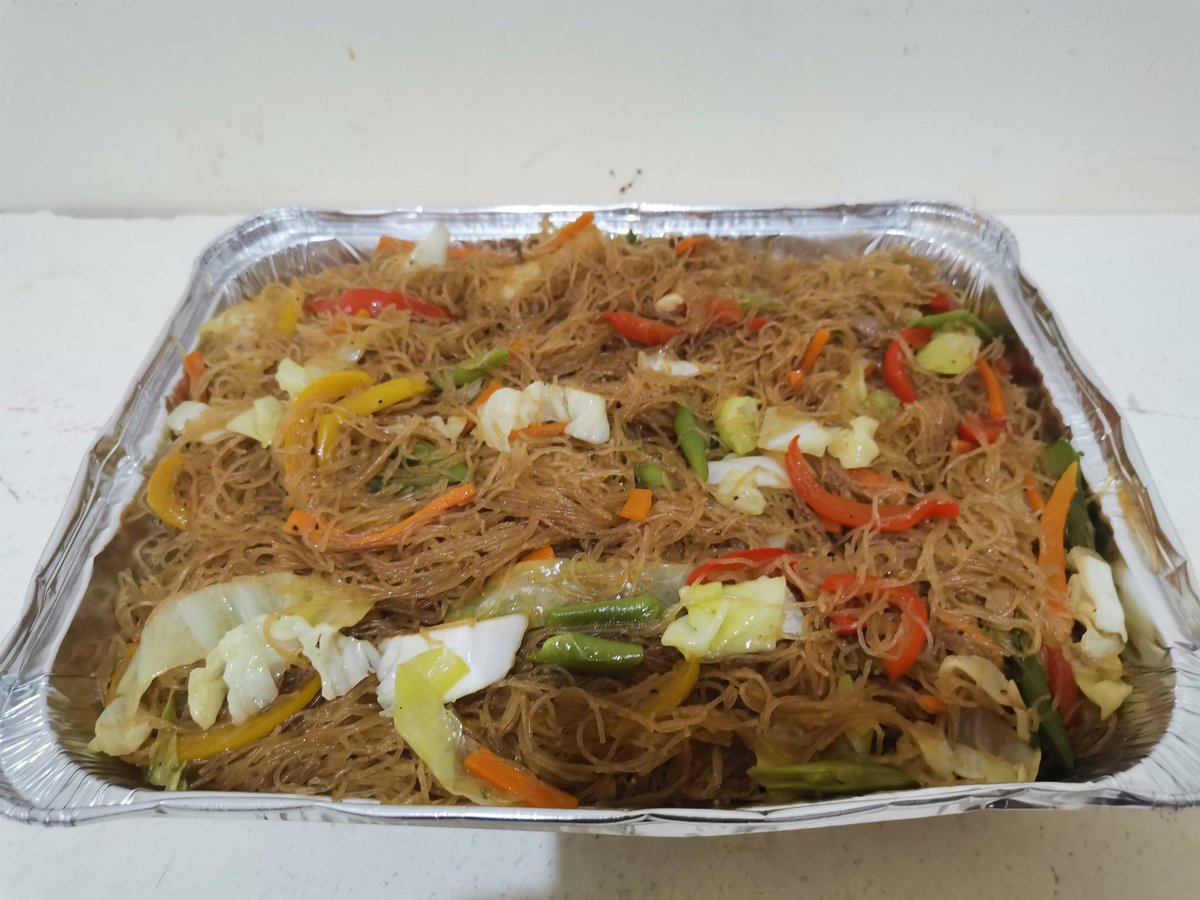 albert71983's tweet photo. #happy #birthday #Elizer
#pansit pampahaba ng buhay 🍝🍷

#buhayofw https://t.co/YVCJzmA9c4