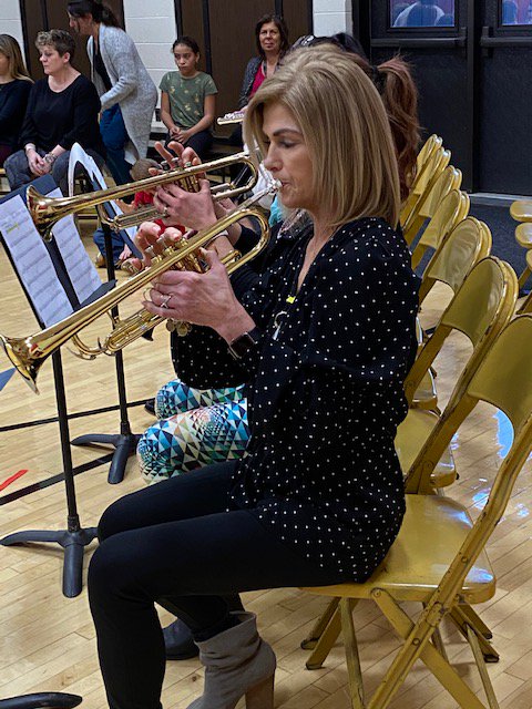 LenoxSchoolPL's tweet photo. Starting off our #MusicalMonday with the piano, trumpet and maracas! 🎉🎉🎉 #LenoxLearns #PomptonPride #VirtualSpiritWeek https://t.co/ZZ9t5T1h26