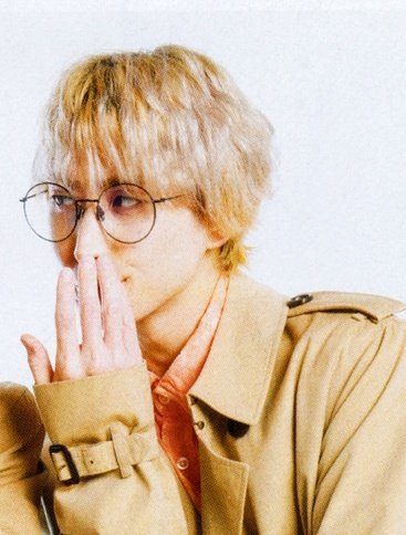 ねむ 佐久間くん眼鏡似合うんだ けどまん丸眼鏡よりボストン型 なんなら フレーム細めで 色はブラウン系 絶対似合う うああああああ 佐久間大介 T Co Jzrybzyclm Twitter