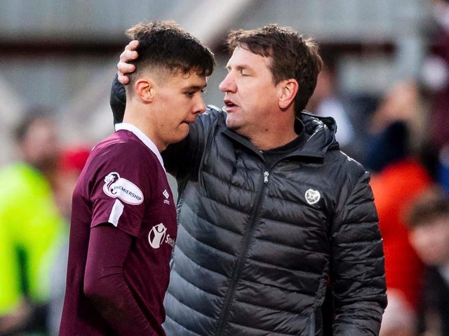 Thread on Aaron Hickey:Hickey is a 17 y/o Scottish LB for Hearts in the Scottish Premiership.The league has been suspended due to COVID-19 & Hearts finished bottom, thus being relegated. Their manager is Daniel Stendel who played in the Bundesliga & even scored against Bayern.