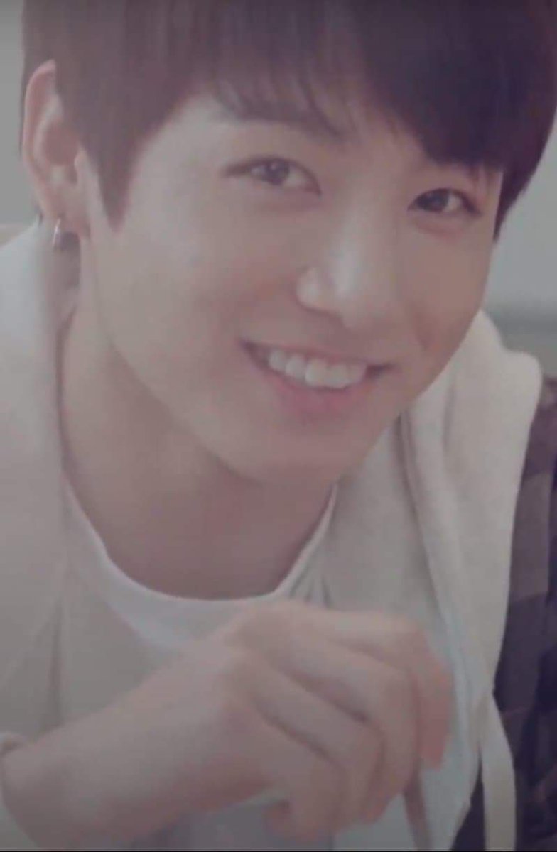 Smilegi6's tweet photo. "Cống hiến cả một đời không bằng một phút giây lầm lỗi" 
#JungkookWeLoveYou https://t.co/qxgxAlKDTJ