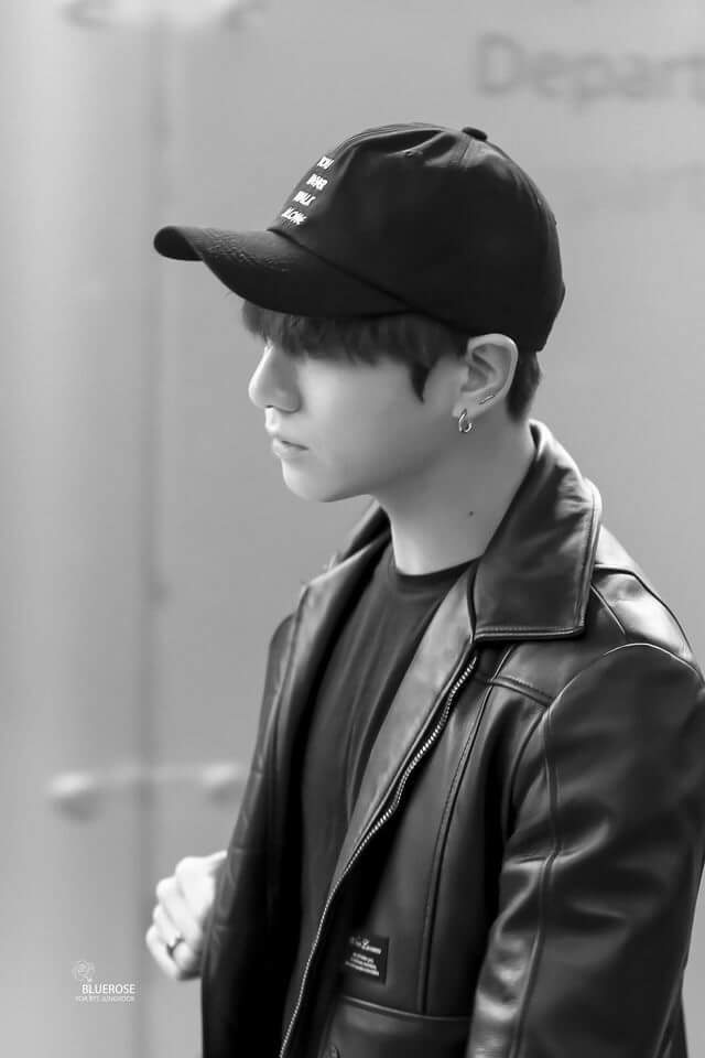 baboya1701's tweet photo. Jungkook ah, một ngày mới cũng đã bắt đầu rồi. Mong rằng sau chuyện này anh có thể trưởng thành hơn, chín chắn hơn anh nhé 💜 Em vẫn ở đây, vẫn yêu thương, vẫn quan tâm và tiếp tục ủng hộ anh trên con đường sau này 💜 Borahae 💜❤#JungkookWeLoveYou https://t.co/1lCm6JEBFb