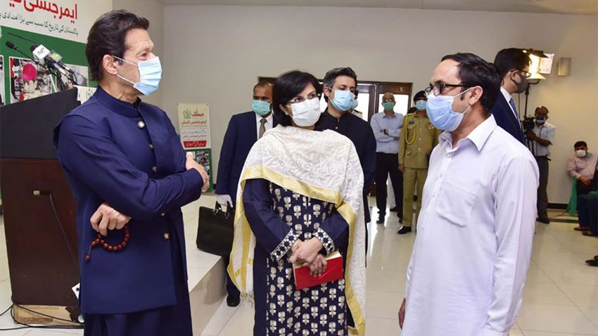 GovtofPakistan's tweet image. Prime Minister Imran Khan has launched Ehsaas Emergency Cash Programme for those rendered jobless due to #Coronavirus. Over three billion rupees have so far been collected in the Corona Relief Fund. SAPM on Poverty Alleviation @SaniaNishtar briefed the Prime Minister.
#Ehsaas