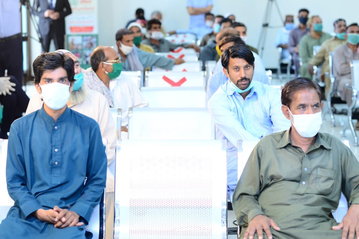 GovtofPakistan's tweet image. Prime Minister Imran Khan has launched Ehsaas Emergency Cash Programme for those rendered jobless due to #Coronavirus. Over three billion rupees have so far been collected in the Corona Relief Fund. SAPM on Poverty Alleviation @SaniaNishtar briefed the Prime Minister.
#Ehsaas