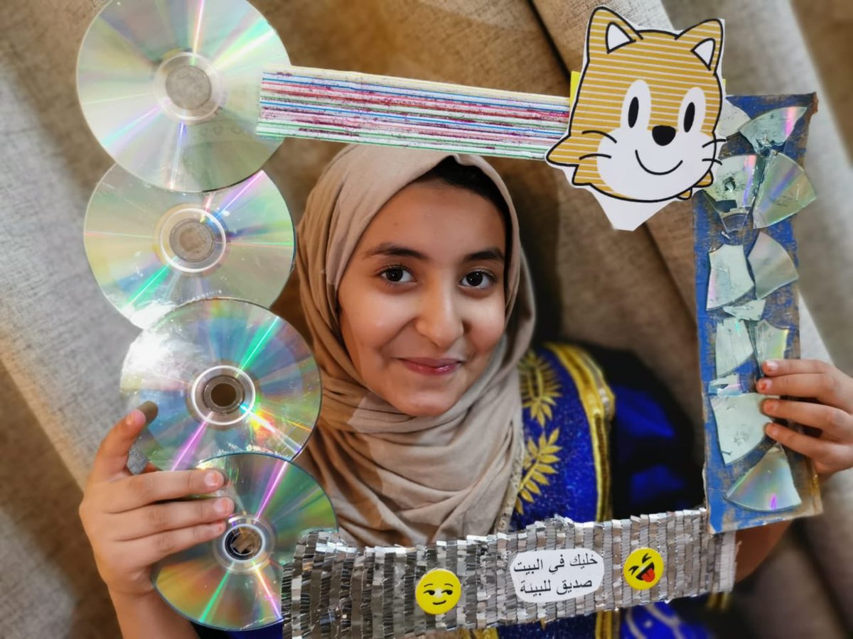 AHLAM_shuhaimi's tweet photo. عمل: الريم أحمد الشعيبي #محافظة_جنوب_الشرقية ضمن مبادرة
#عُمان_تبرمج  
شكرا للقرية الهندسية @ev_centers
استمتعت كثيرا بورشة اعادة التدوير وشغل بالي الدور الذي سأساهم به، لذا خططت وتخيلت ونفذت واستخدمت انابيب مص وقطعة قماش وسيديهات قديمة وغيرها
#ScratchMonth
@scratch
 #ScratchDay https://t.co/SPEiOhz1oN