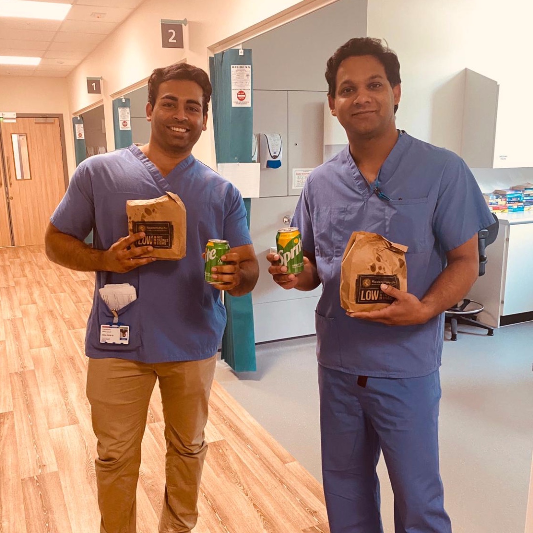 RoostersPP's tweet photo. We are so proud of the continuous effort of #RoostersPiriPiri Slough to keep the NHS staff at Wexham Park Hospital well fed! Keep up the great work! https://t.co/arCNJshjQy