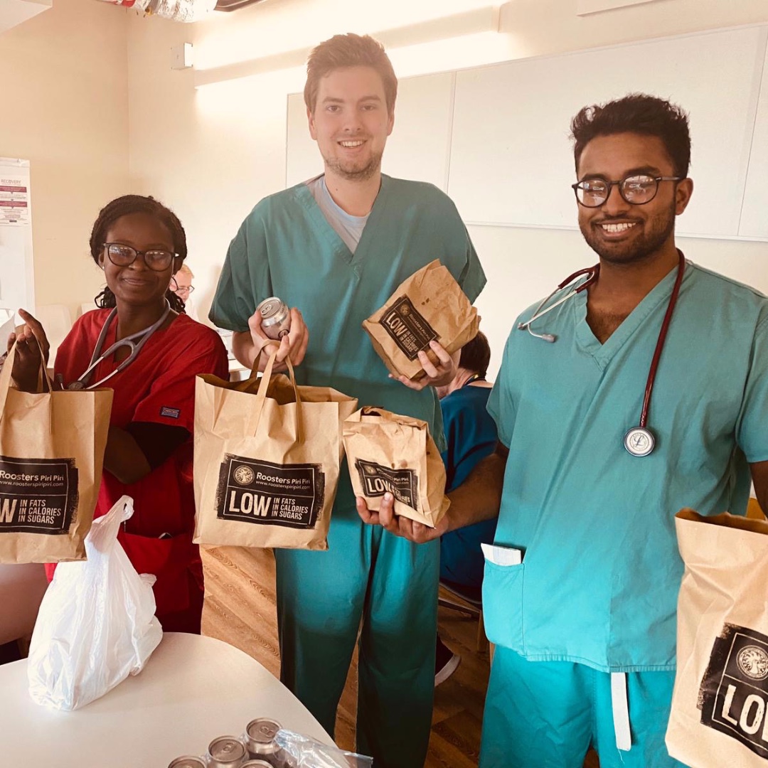 RoostersPP's tweet photo. We are so proud of the continuous effort of #RoostersPiriPiri Slough to keep the NHS staff at Wexham Park Hospital well fed! Keep up the great work! https://t.co/arCNJshjQy