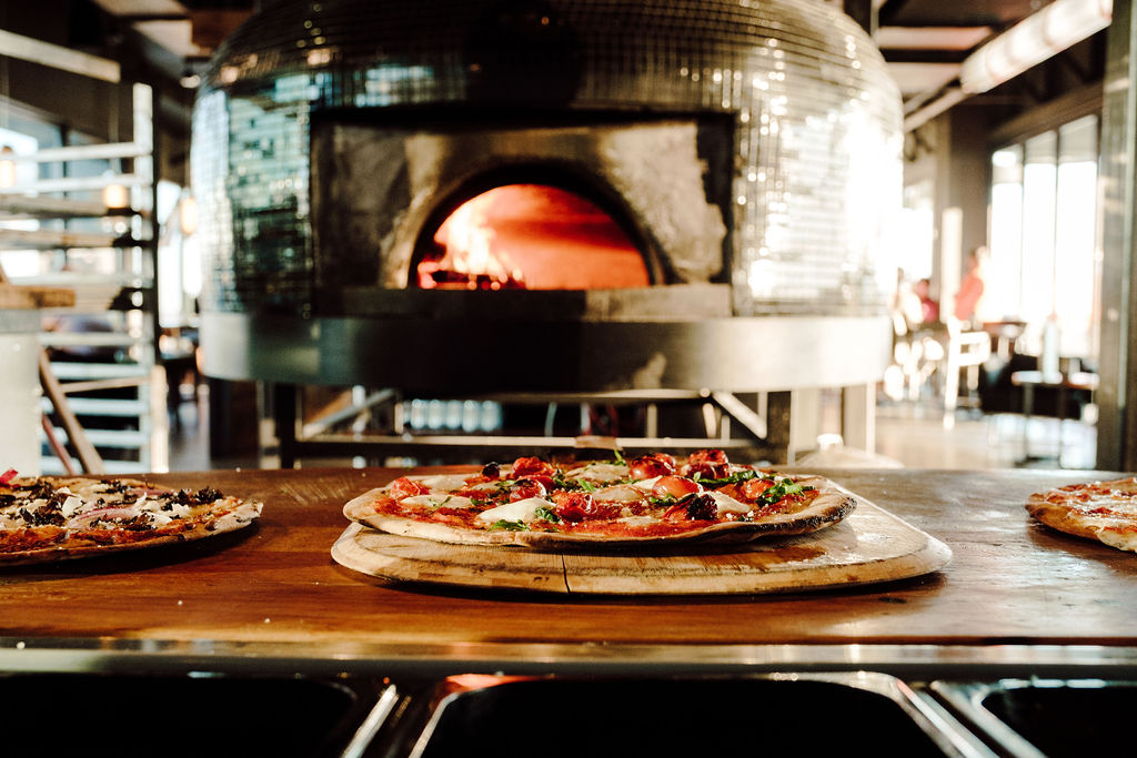 Enjoy a night out on the town and try a pizza in The Heights tonight! 

#RenHotels #RenaissanceToledo #TheHeightsToledo #SmashingToledo