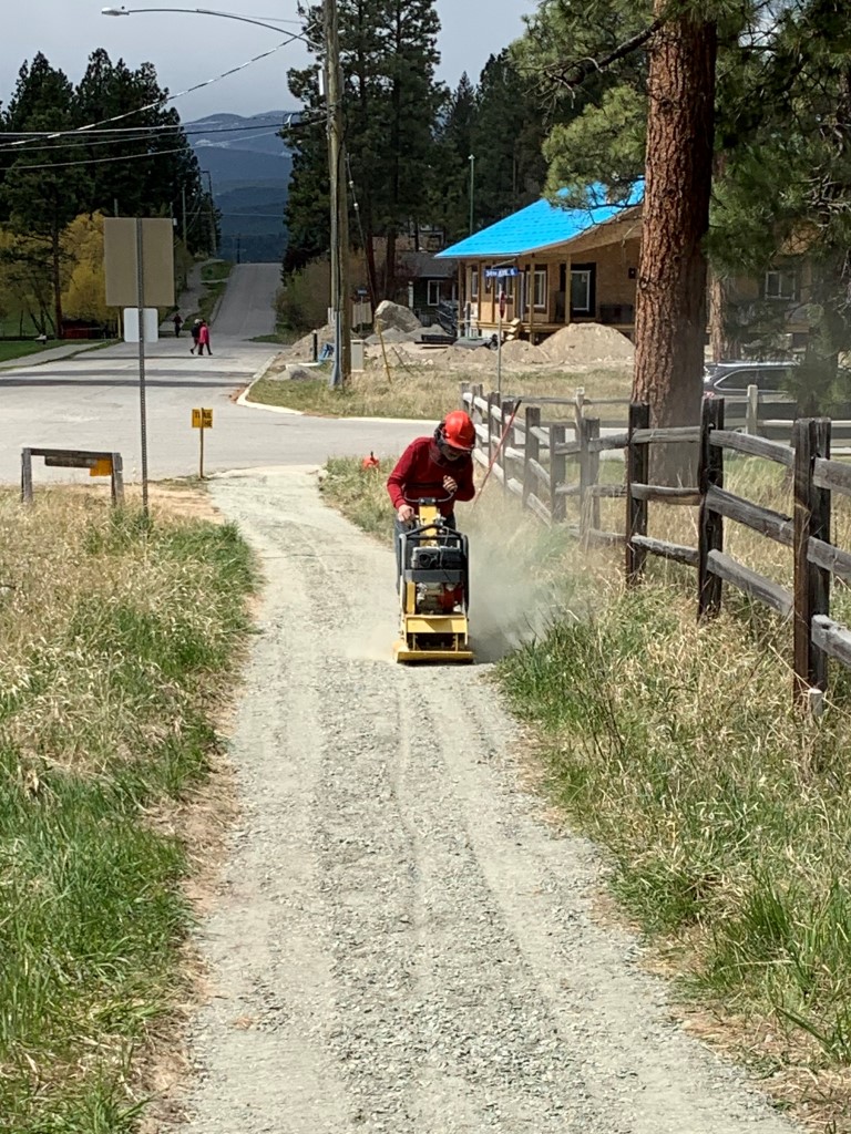 ChiefIsadoreTr's tweet photo. TBC Volunteers finished off the Cranbrook @TheGreatTrail  Loop that was supposed to be complete last year. We were waiting for permission from MoTi  to cross directly from the  at 9th St. South to go into Idlewild Park. Did not happen so we built a short connector along 9th St. https://t.co/hni8OAobkw