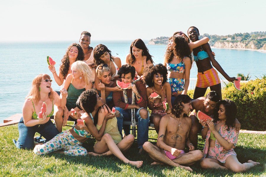 hsdaily's tweet photo. Harry on set for the #WatermelonSugar music video. (via Sony) https://t.co/lyjL5rStQ1