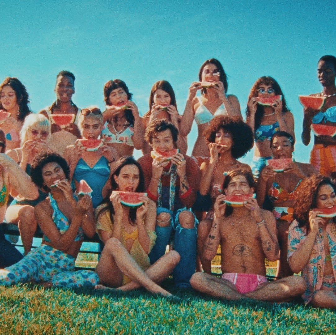 rerestyles12's tweet photo. Like always , it's the best MV ever , I admire his own style in Videos that make him so special 
#WatermelonSugar https://t.co/GqIz1nVAHh