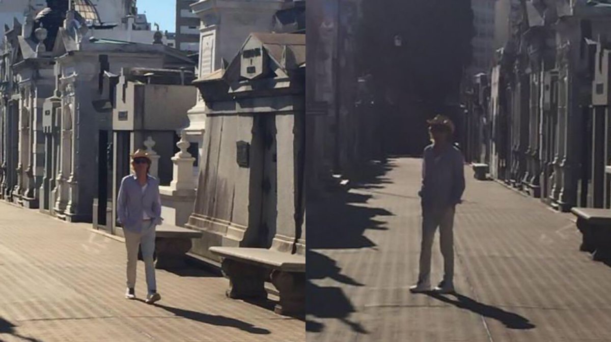 32. Mick Jagger caminando solo por el cementerio de Recoleta