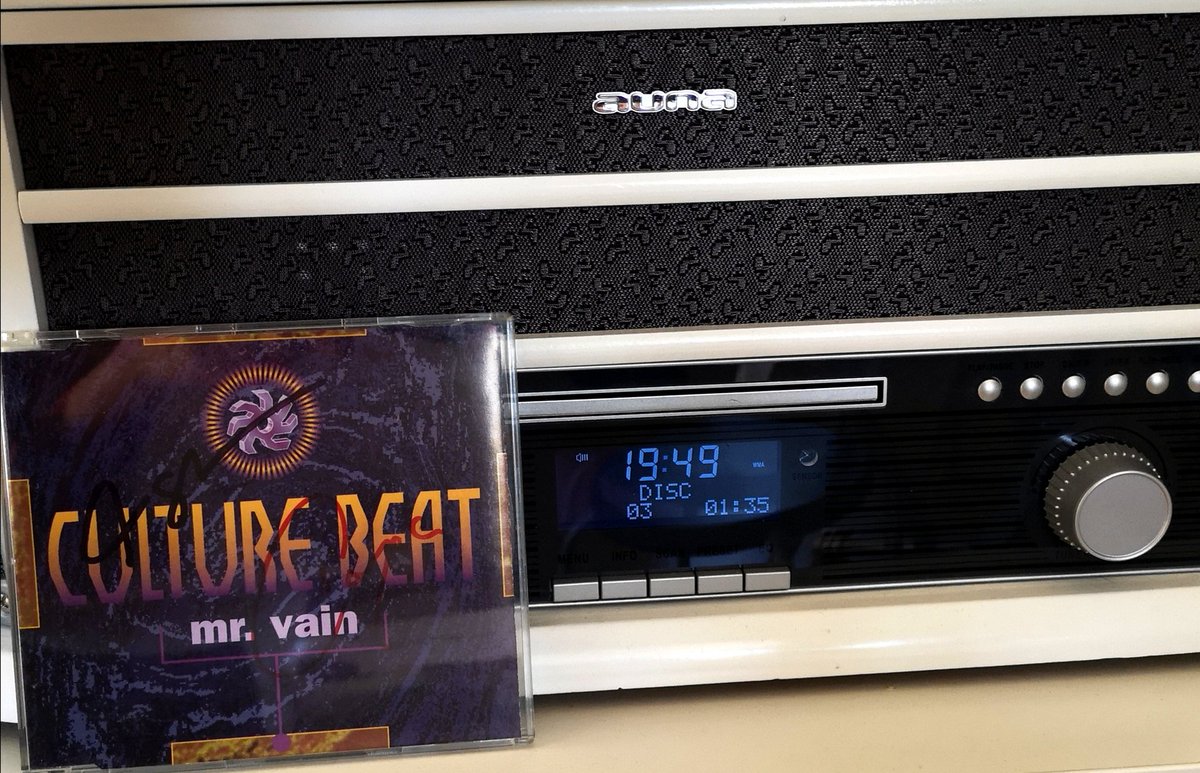 HENNI51999957's tweet photo. Et dans ma CDthèque, arrivée d'un maxicd dédicacé de Mr Vain le megatude #culturebeat mon groupe dance favori des 90s!!! #eurodance #mrvain #cdrare #collection https://t.co/uIW1u3olgU