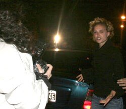 33. Natalie Portman puteando a fotógrafos argentinos despues de enterarse que Gael García Bernal la estaba cagando con dolores fonzi