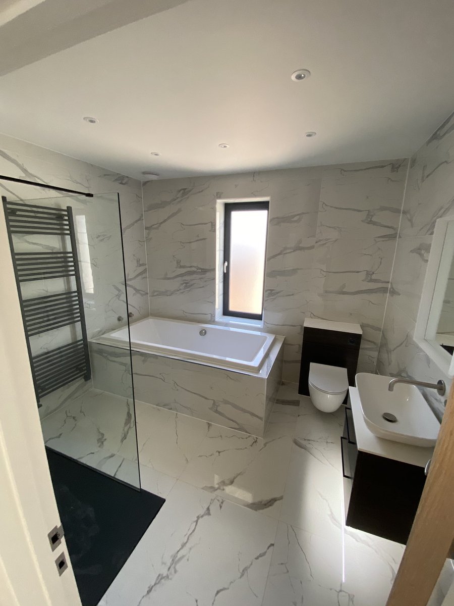 Steveshros's tweet photo. A couple pics of the bathrooms we finished in Rayleigh just before lockdown. #bathrooms https://t.co/w40VhJASKh