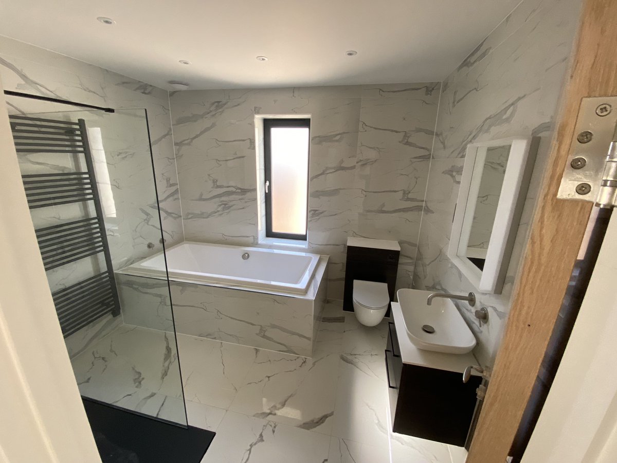 Steveshros's tweet photo. A couple pics of the bathrooms we finished in Rayleigh just before lockdown. #bathrooms https://t.co/w40VhJASKh