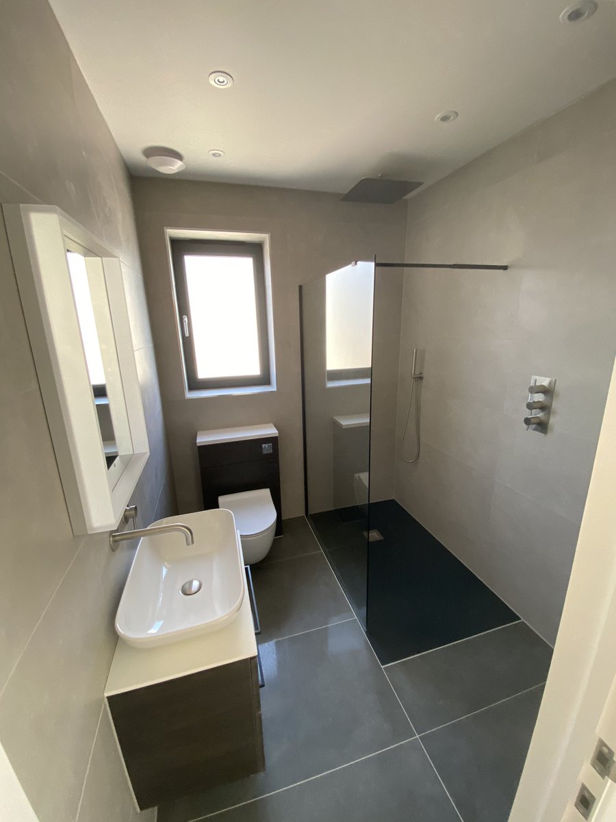 Steveshros's tweet photo. A couple pics of the bathrooms we finished in Rayleigh just before lockdown. #bathrooms https://t.co/w40VhJASKh