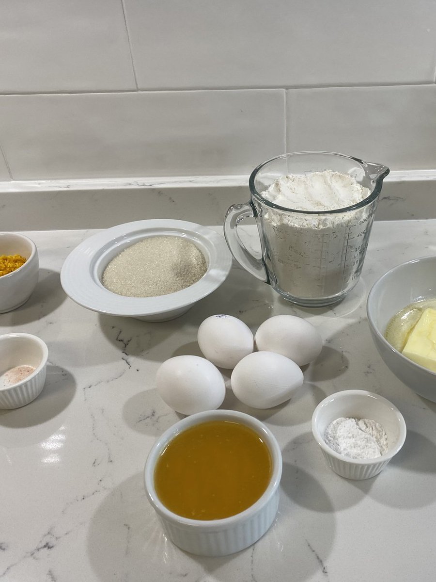 mariainesguerra's tweet photo. Para quienes me pidieron receta de cupcakes en sus comentarios. Aquí les dejaré una receta rápida y deliciosa de cupcakes de naranja.
#orangemuffins #recetasfáciles #muffins #CupCakes https://t.co/mOgAuN5zlA
