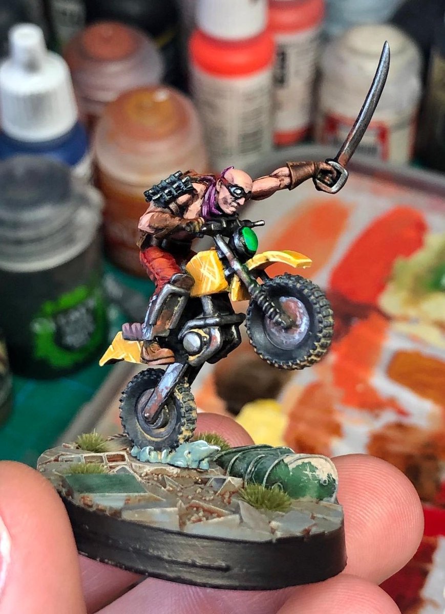 Habemus_Ludum's tweet photo. #pintoreshabemusludum 
Cambio de tercio porque la mini lo merece.
Este es el chispa con su moto y filo medio de Asavar  
@Punkapocalyptic #punka
#Punkapocalyptic #mutardos #mutemos
#miniaturepainting  #miniaturegaming #miniatures #Miniature #YoMeQuedoEnCasa  #YoPintoEnCasa https://t.co/HskPSnRXws