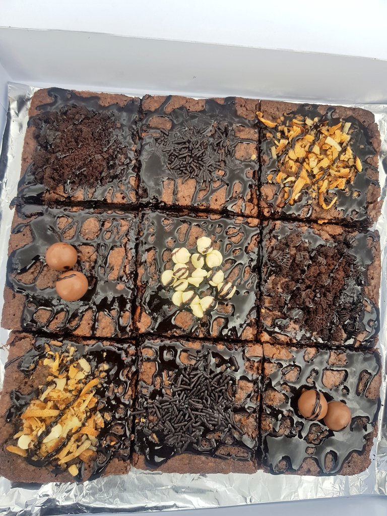 UmmiKhayr's tweet image. Hey guys! Eid is just around the corner and I'm taking orders for any of these sweet treats. You don't want to miss out. The first 5 orders get an extra foil pack.
Delivery available to anywhere in Ilorin
Send a DM or call 09015126636 to order.
Please RT