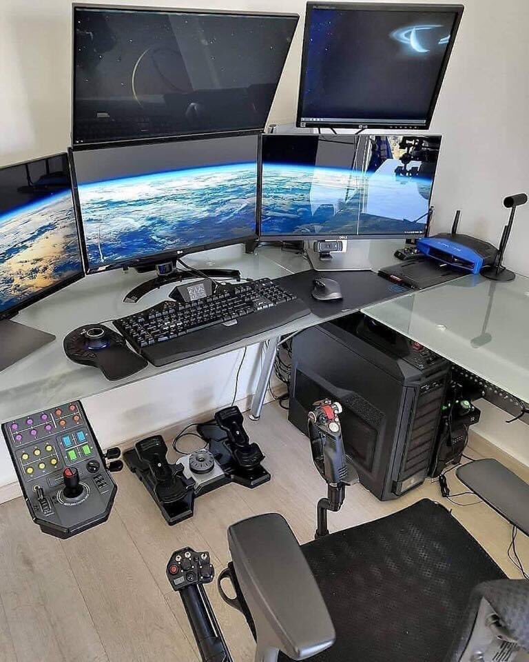 Most persons that are not designers or techies have been reaching out to my for some workspace set up inspirations :)Ok here they areI just compiled them for1.White Collar Workers2.Developers3.GamersSo let’s swim #Thread >>>