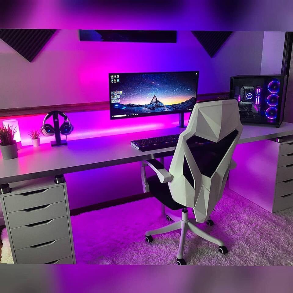 Most persons that are not designers or techies have been reaching out to my for some workspace set up inspirations :)Ok here they areI just compiled them for1.White Collar Workers2.Developers3.GamersSo let’s swim  #Thread >>>