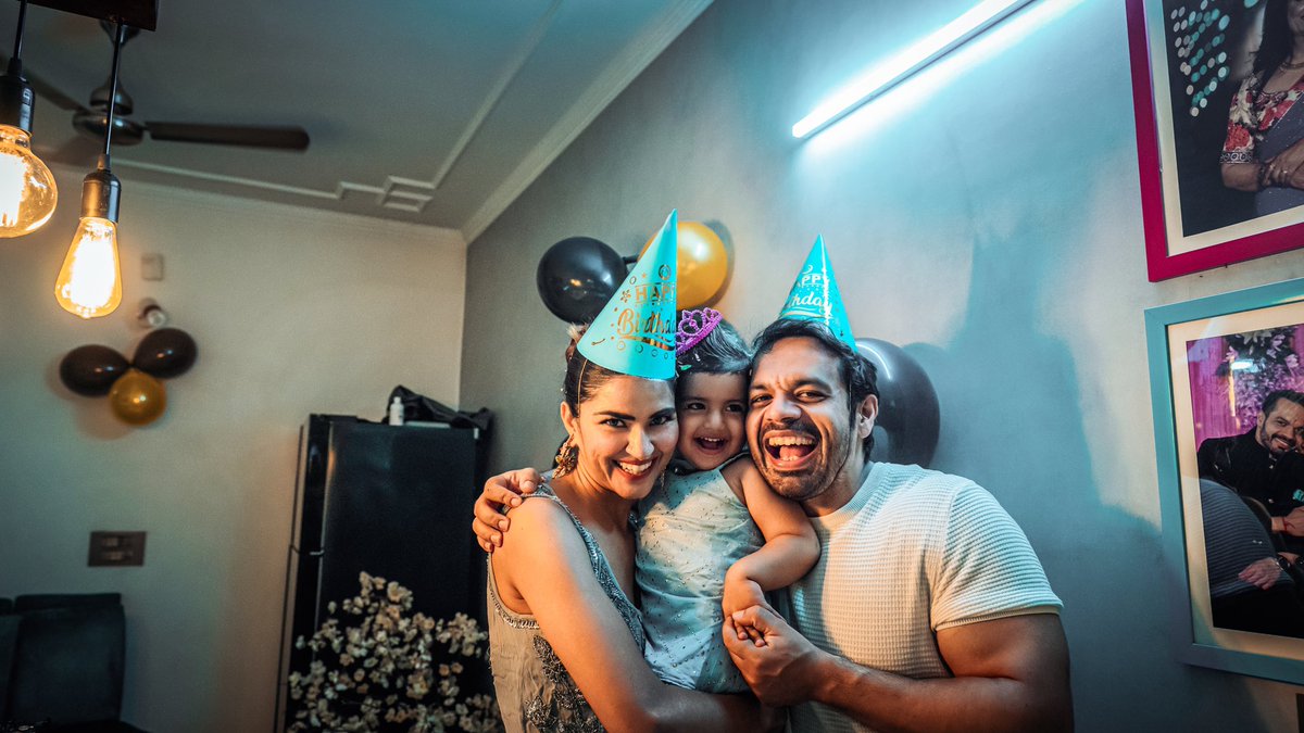 flyingbeast320's tweet photo. Baar baar din yeh aaye... #HappyBirthdayRashi https://t.co/B3Hj50cOG0