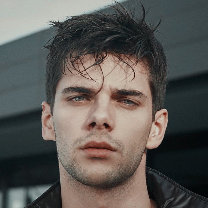 Buenos días a todo el mundo.