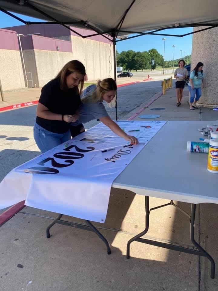 BastropISD's tweet photo. Today is @BastropHigh Senior Celebration Day! Congratulations to all our seniors. We are #BISDProud of you and your accomplishments!  #GoBears @BHS_2020 https://t.co/xYvhqdkMVc