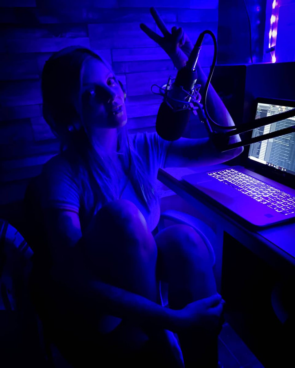 Grabando voces ya 💙😍
Próximamente en todas las plataformas disponibles
(estoy creando porfin) paciencia na je.
#AnsiedadModoOn #Cuarentena #MusicaQueIdentifica #EnCasa #Music #paraguay #djgirls