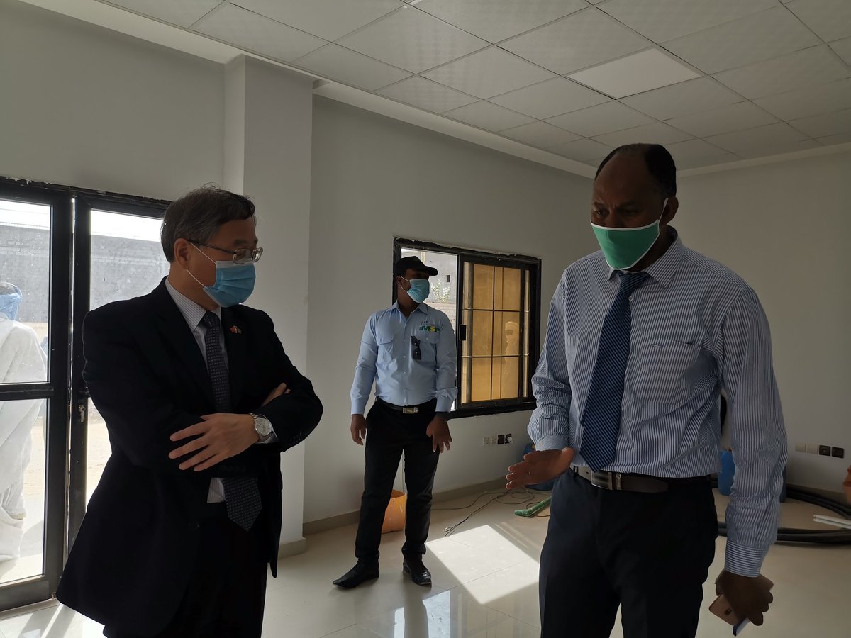 التقي السفير الصيني لدى موريتانيا السيد تشانغ جيان قوه مع وزير التشغيل والشباب والرياضة الدكتور الطالب ولد سيد أحمد في 18 مايو،وتبادل الجانبان وجهات النظر حول العلاقات الثنائية والوضع الحالي للوباء ، وخاصة لدعم شباب موريتانيا في مكافحة الوباء ومساعدتهم في تحسين القدرة للمحاربة.