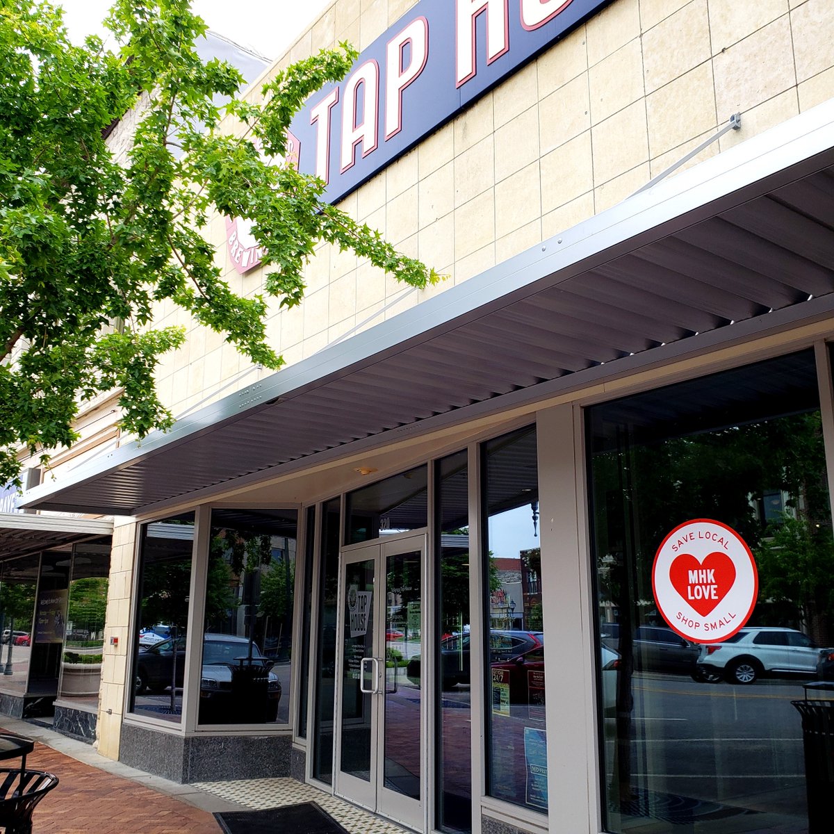 TGTaphouse's tweet photo. We are so happy to be able to having your friendly faces back in our restaurant! Thank you for all your continued support!
#TapHouse #DowntownMHK #SupportLocal #ShopSmall #Brewery #CraftBeer #ThankYou #MHK #Kansas #OurGuestsAreTheBest #MHKStrong #MHKLove https://t.co/TK3iGXMKFI