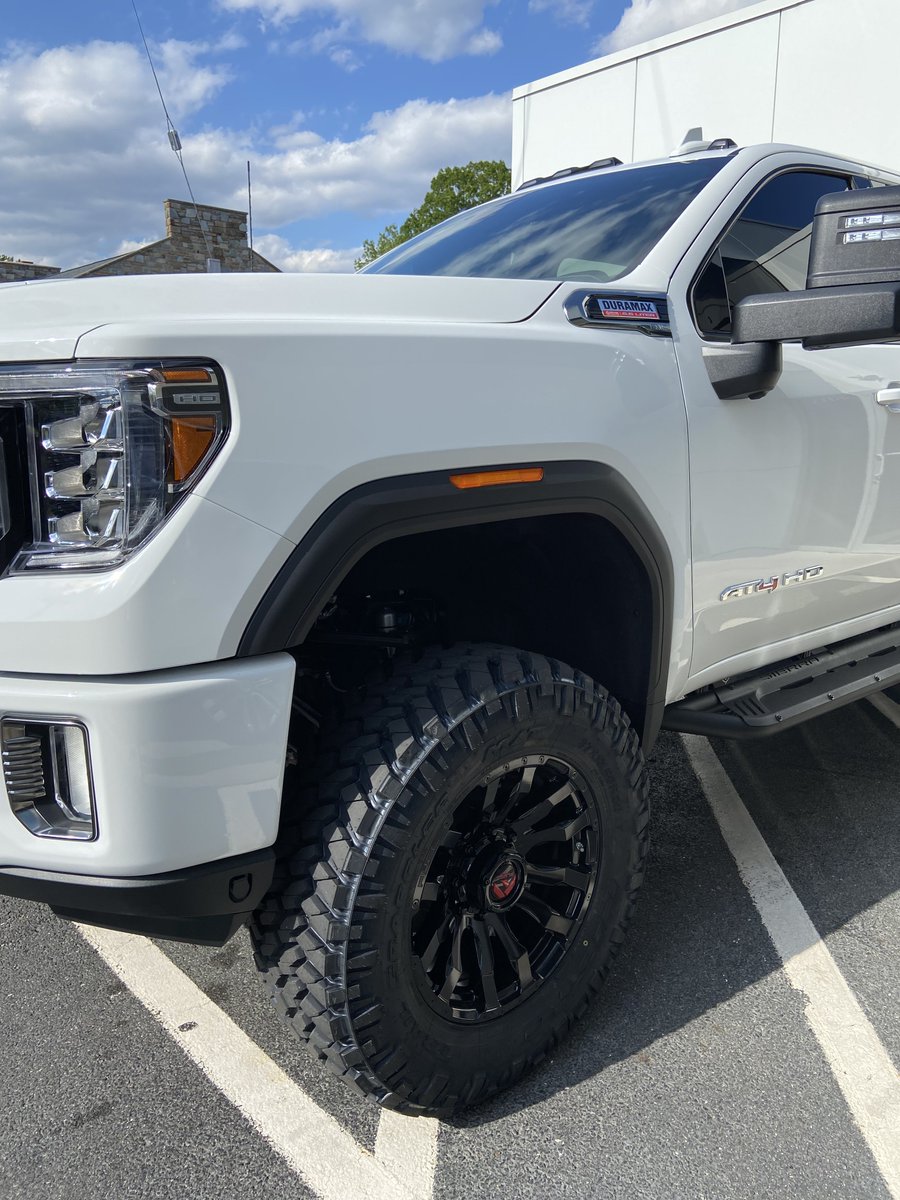 boylebuickgmc's tweet photo. We had so much fun up-fitting this new 2020 GMC Sierra 2500 AT4 for one of our very special Boyle Loyal customers! #gmcsierraat4 #boyleloyal #gmc #gmcsierra2500 https://t.co/DsIPHf9VXL