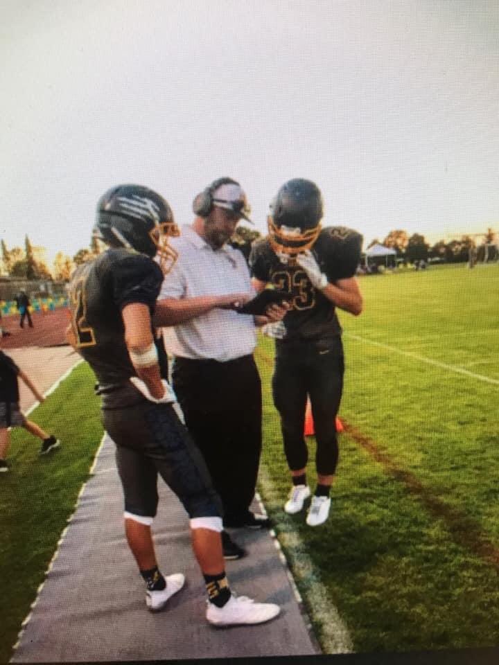NKJacobson44's tweet photo. Attn: Tiger Football players please check your emails for communications from @BEHScoacholson  Go Tigers!!🏈 https://t.co/dcbYXvBCrT