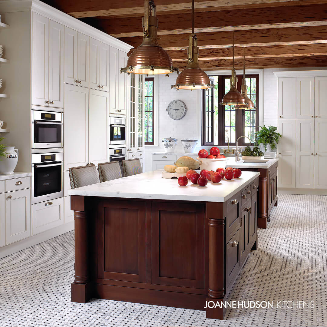 Another lovely space for those of you still sheltering in place.

#BeSafe #ShelterInPlace #BetterLookingCooking #Kitchen #KitchenDesign #LuxeKitchen #JoanneHudson #JoanneHudsonKitchens #InteriorDesign #jha #philadelphia #philly