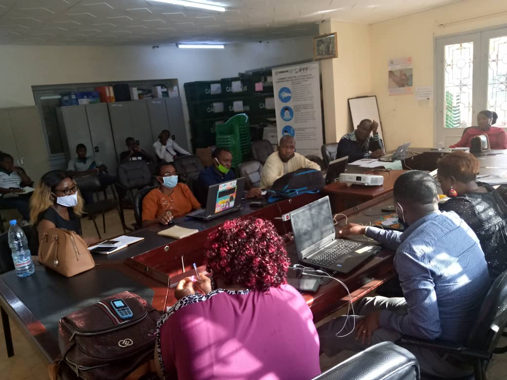 jcicameroun's tweet photo. Sur invitat° de @zenunetwork la Pdte Ntle @youbichristelle a pris par ce jour à la réunion préparatoire de la 12 edit° du Forum de la Jeunesse.
Ci-dessus qlq images du meeting.
@MFoutsou
@Minjec00237
@jcileaders
@imanyere
@mhijazi
@ohijosa
@fadiiyawa
#BrigdeTheGap
#BackToBasics https://t.co/NpEyVtI6HU