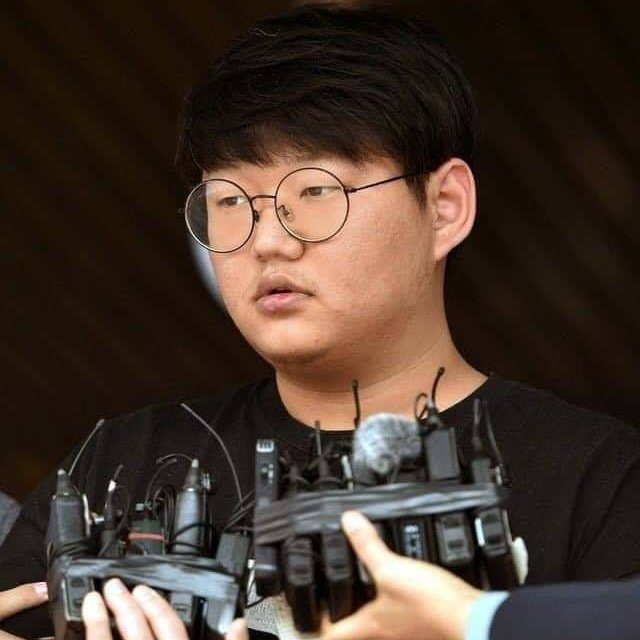 3SPICYCHA's tweet photo. Y'all talk about that idols who went to a club while South Korea was in social distancing (yes, they are really idiot)

but let's talk about how Moon Hyung Wook, the #NthRoom perpetrator revealed his f face today. https://t.co/5BN3WczWD0