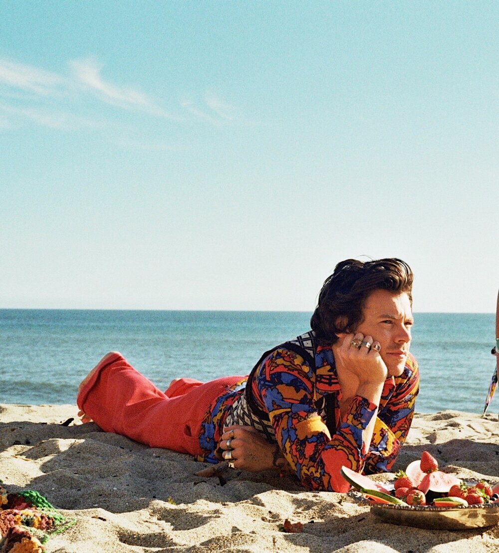 hsdaily's tweet photo. Harry on set for the #WatermelonSugar Music Video, by Keith Bennet. https://t.co/7p9PMAOB1G