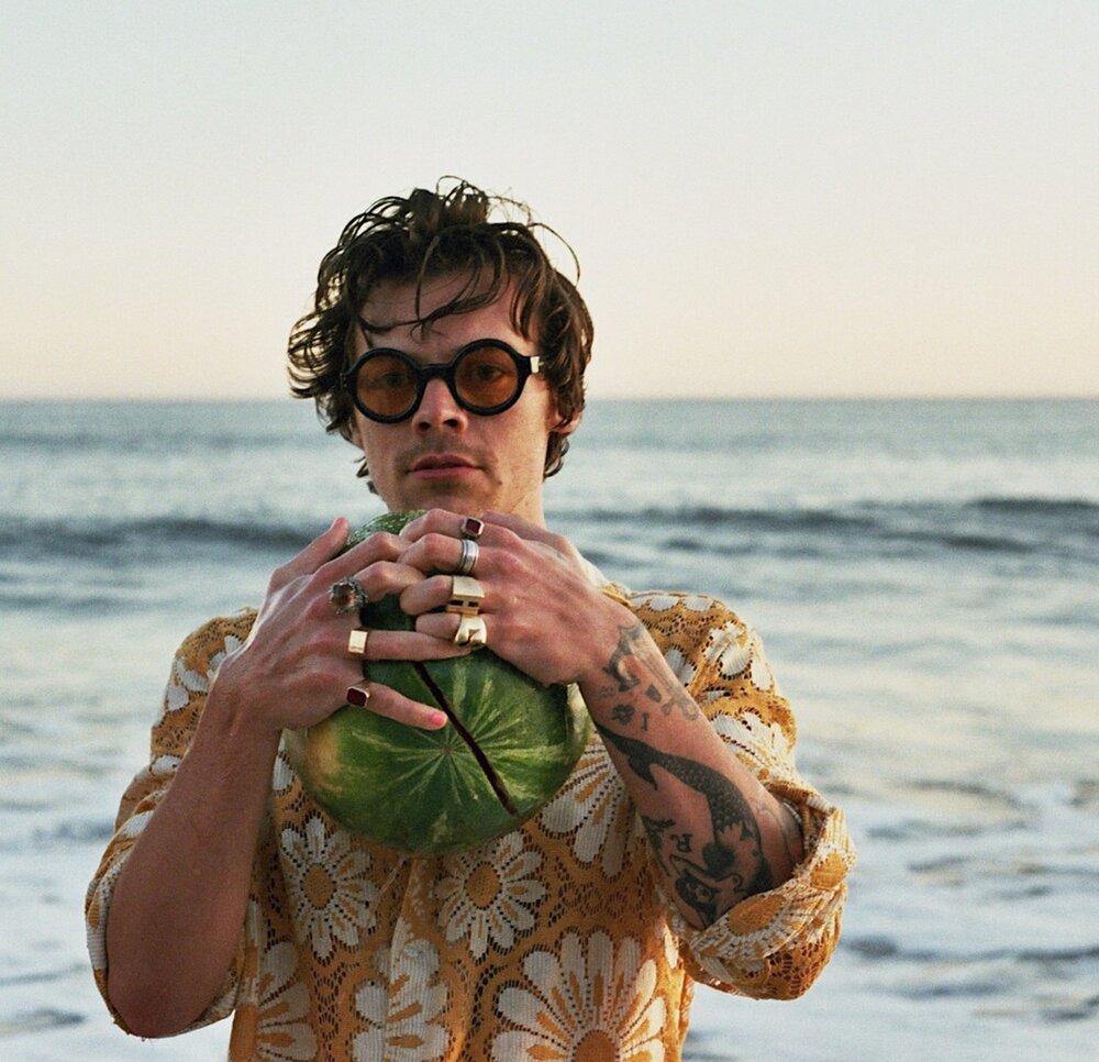 hsdaily's tweet photo. Harry on set for the #WatermelonSugar Music Video, by Keith Bennet. https://t.co/7p9PMAOB1G
