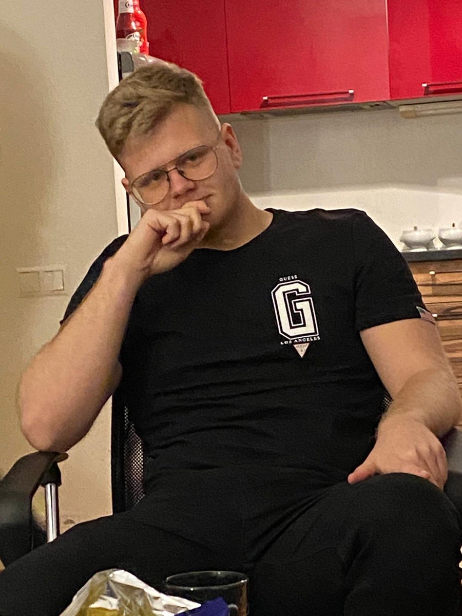 our boy <a href="/CaptainXDD/">Arvis Karklins</a> rocking that new <a href="/grianDs/">Andris Grīnbergs</a> merch 🔥